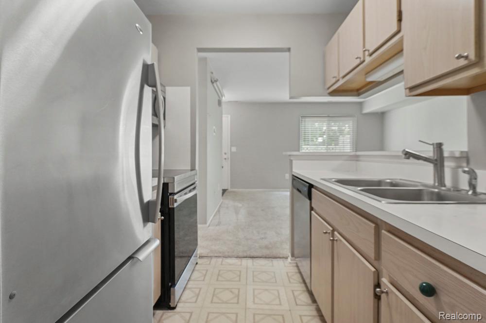 22051 Atlantic Pointe, Farmington Hills, MI 48336 — Photo 10