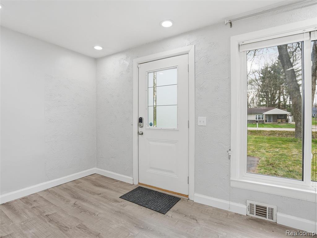 15380 Maxwell Avenue, Plymouth, MI 48170 — Photo 4