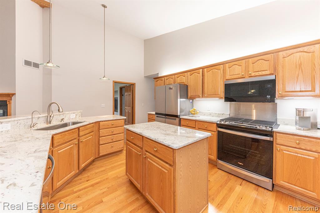 61024 Evergreen Court, 23, South Lyon, MI 48178 — Photo 15