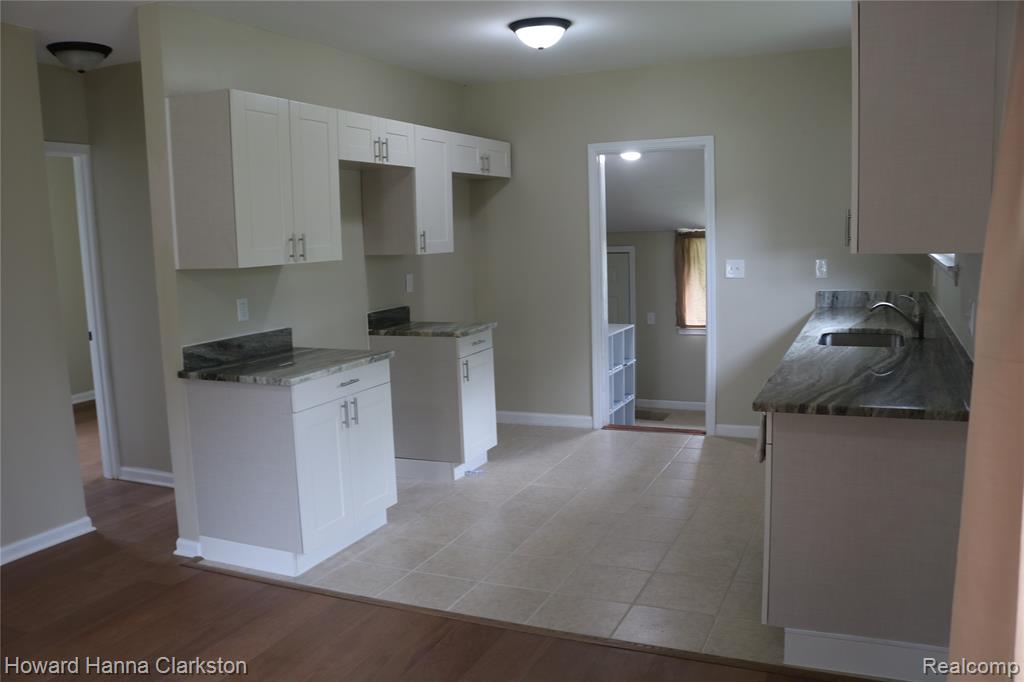 8 Maple Street, Oxford, MI 48371 — Photo 11