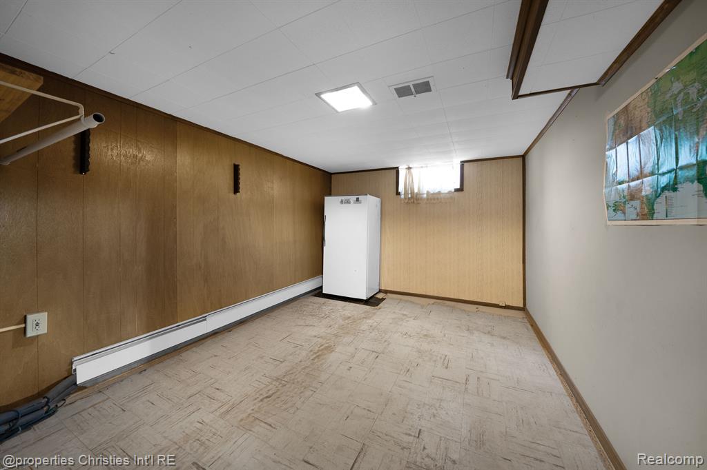 7631 ROBINSON Avenue, Allen Park, MI 48101 — Photo 18