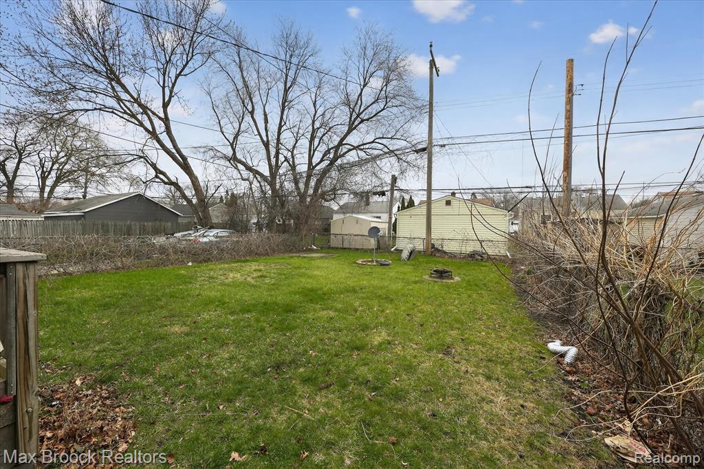 23448 Easterling Avenue, Hazel Park, MI 48030 — Photo 37
