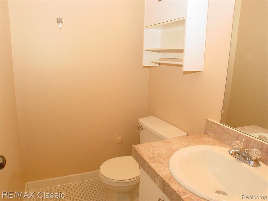 7572 WOODVIEW ST, 1, Westland, MI — Photo 17