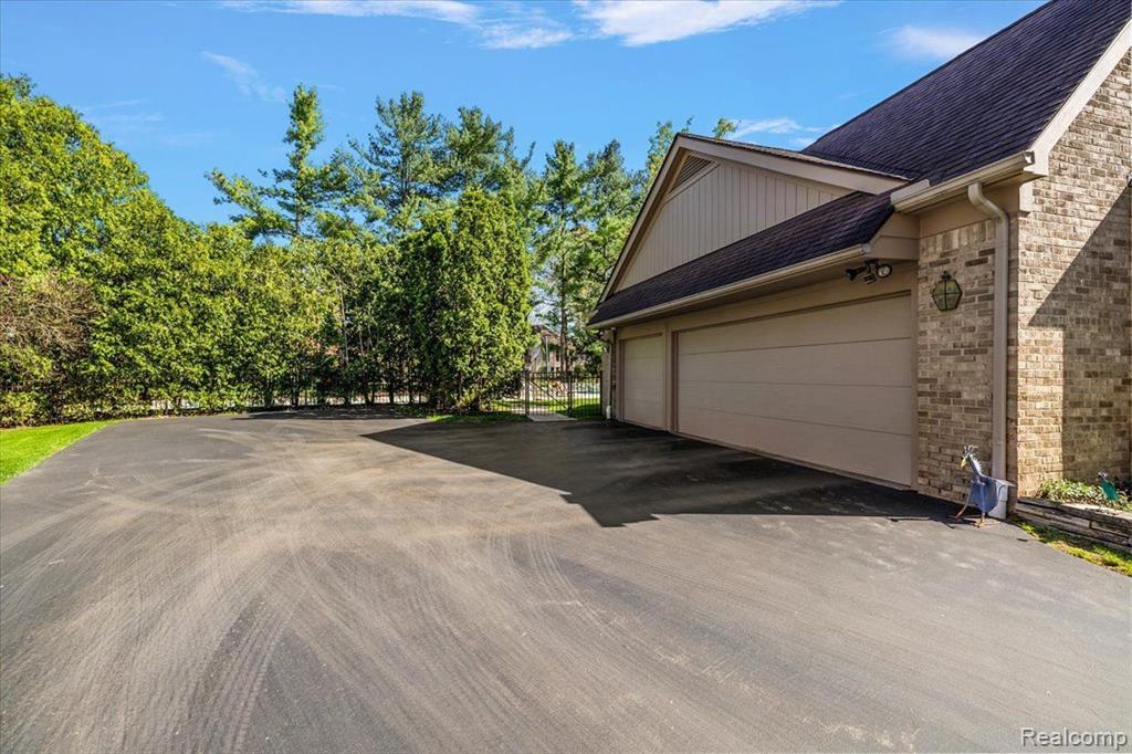 7179 Leyland Court, Bloomfield Hills, MI 48301 — Photo 37