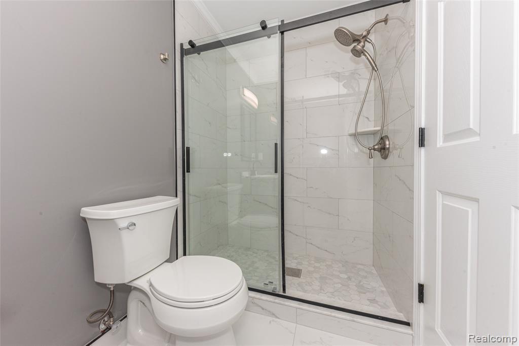 29242 W Glen Oaks, Farmington Hills, MI 48334 — Photo 27