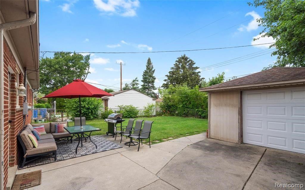 8484 BERWYN Street, Dearborn Heights, MI 48127 — Photo 21