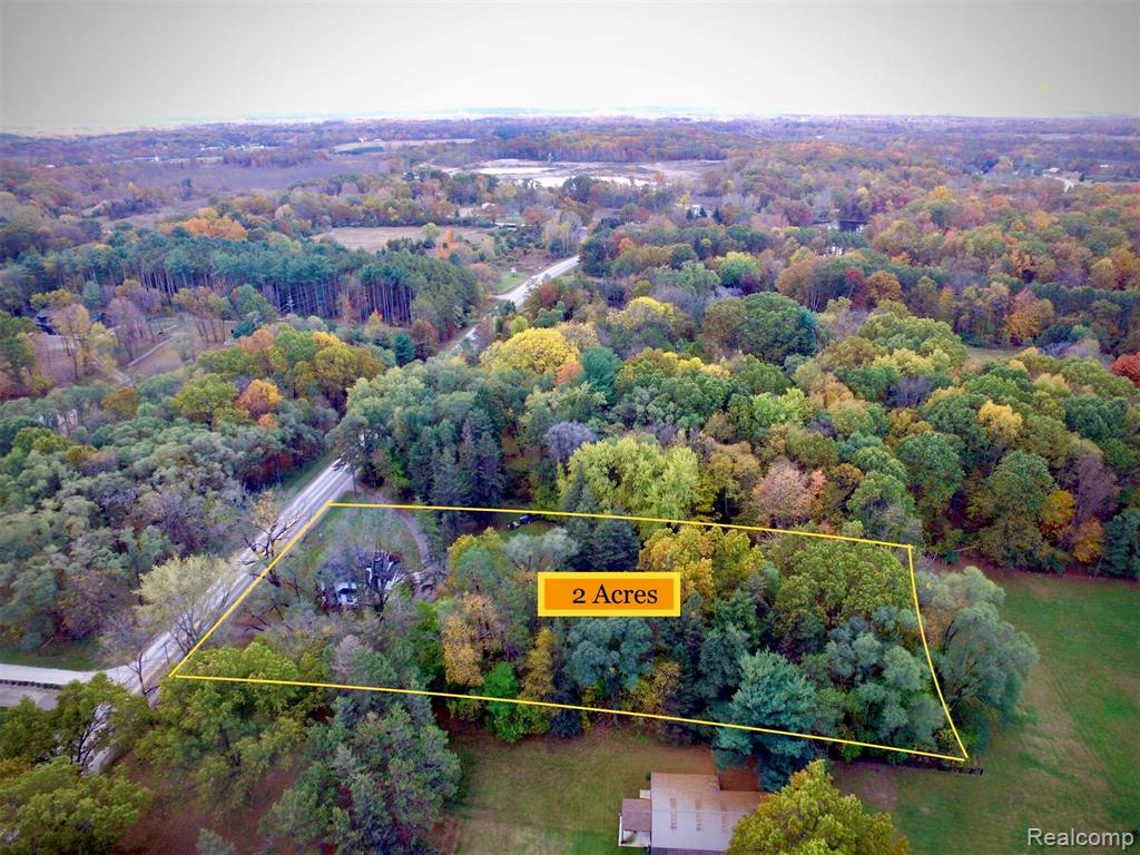 7150 Pinckney Road, Pinckney, MI 48169 — front exterior