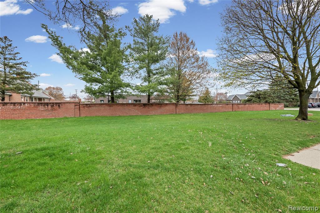 24762 Bashian Drive, Novi, MI — Photo 22