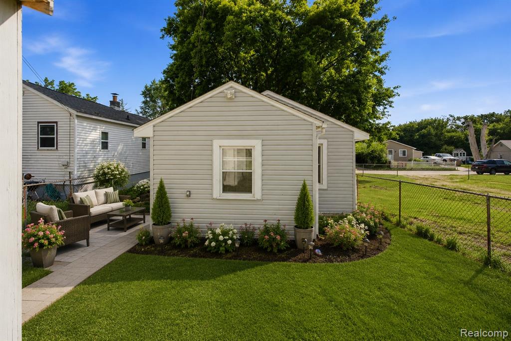 808 Corwin Court, Pontiac, MI 48340 — Photo 31