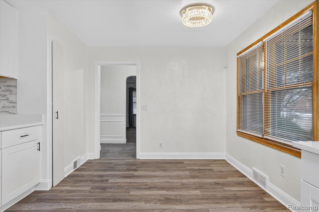 18671 Huntington Avenue, Harper Woods, MI 48225 — Photo 9