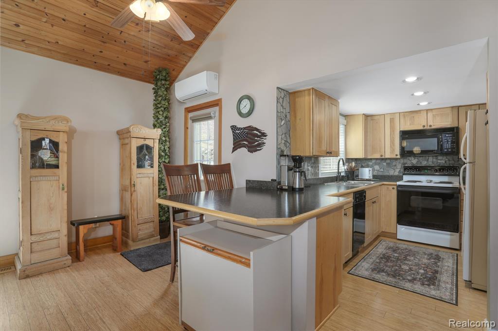 4985 MOHAWK Avenue, Clarkston, MI 48348 — Photo 18
