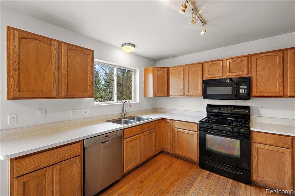 8964 SUNFLOWER, Whitmore Lake, MI 48189 — Photo 31