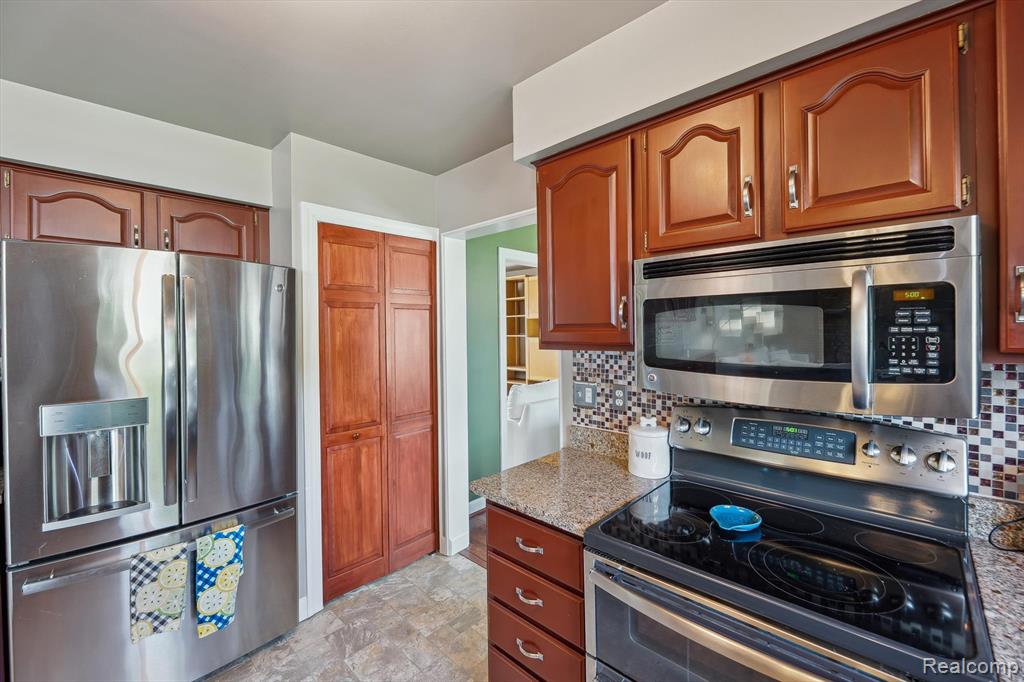 6900 Woonsocket Street, Canton, MI 48187 — Photo 23