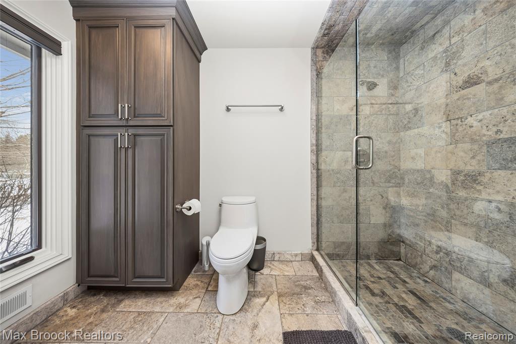 5867 BRAVO COURT, Orchard Lake Village, MI 48324 — Photo 41