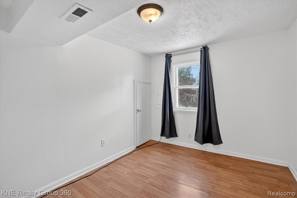 4928 Hughes Road, Lansing, MI 48910 — Photo 18