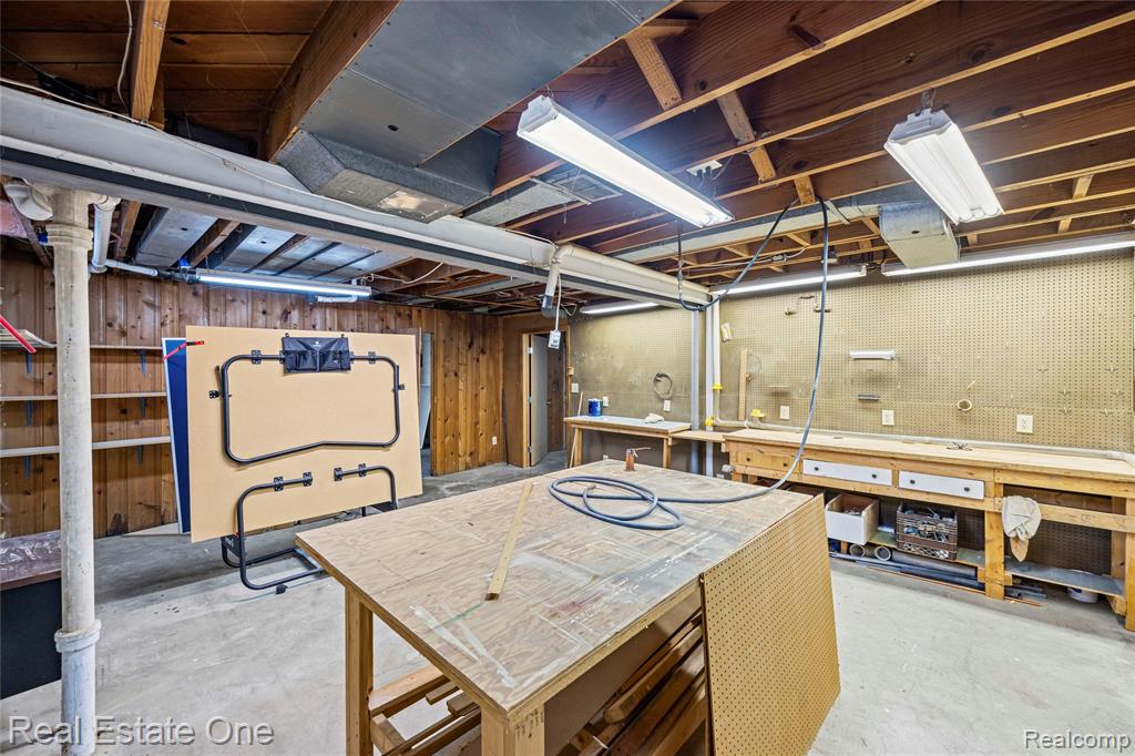 28615 Bloomfield Drive, Lathrup Village, MI 48076 — Photo 47