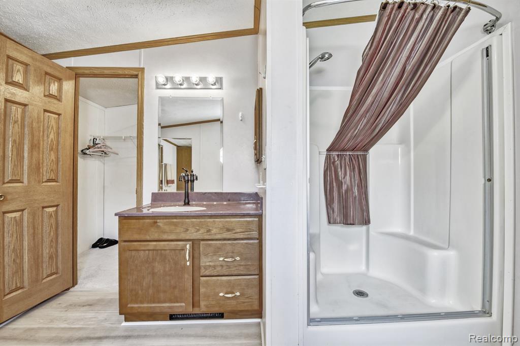 917 E HOADLEY Street, MI 49802 — Photo 35
