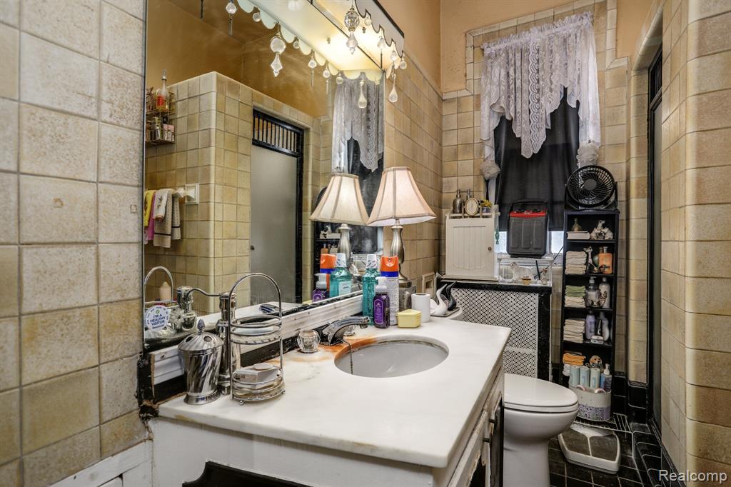 8691 E OUTER Drive, Detroit, MI 48213 — Photo 20