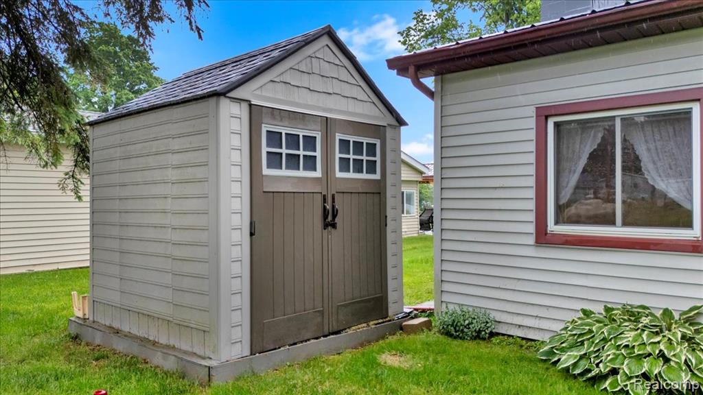 2898 E Lake Drive, Lupton, MI 48635 — Photo 4