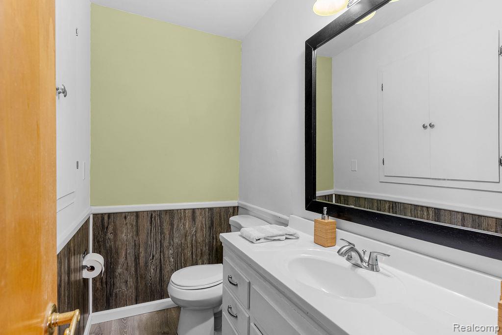 1610 Ravenswood Drive, Lansing, MI 48917 — Photo 25