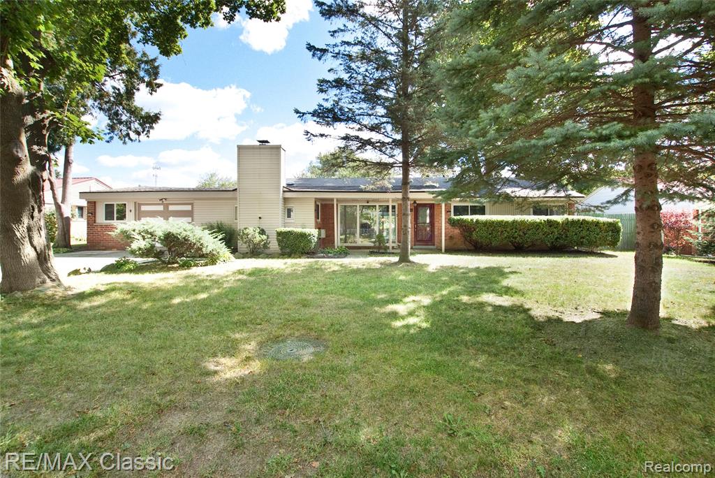 4836 Sundew Street, Commerce Twp, MI 48382 — Photo 2