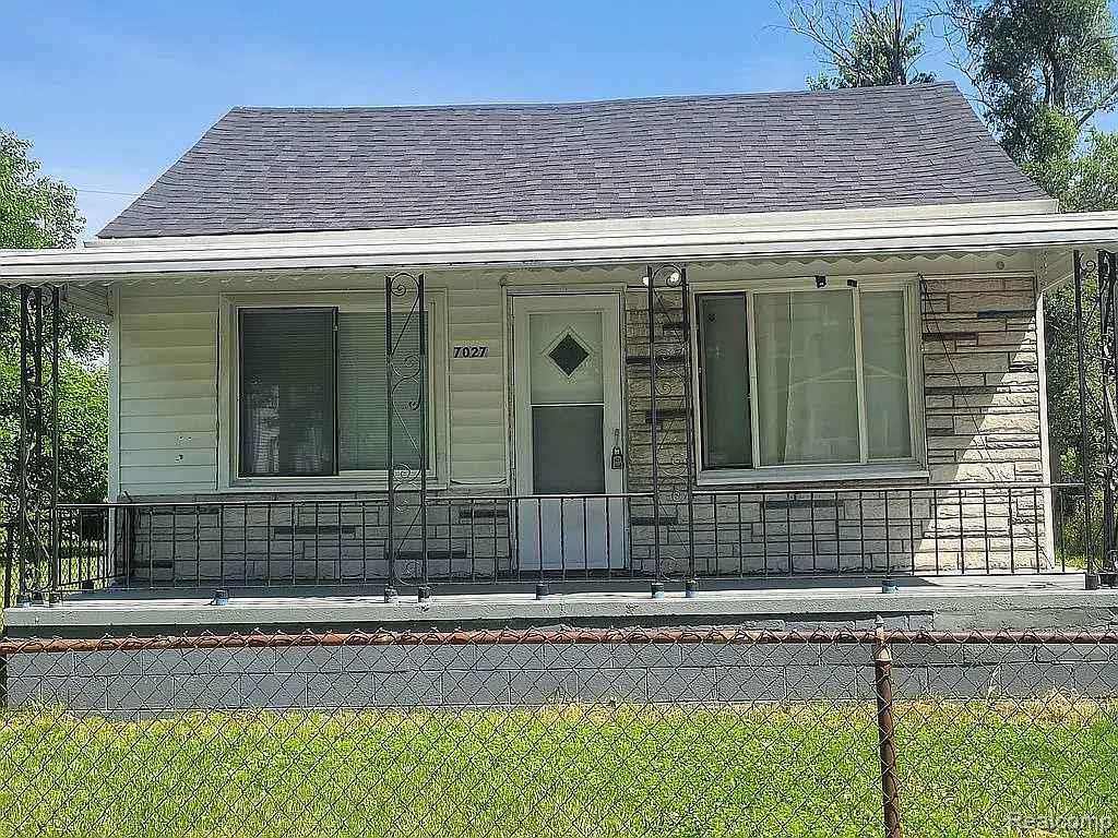 7027 Chalmers Avenue, Warren, MI 48091 — front exterior
