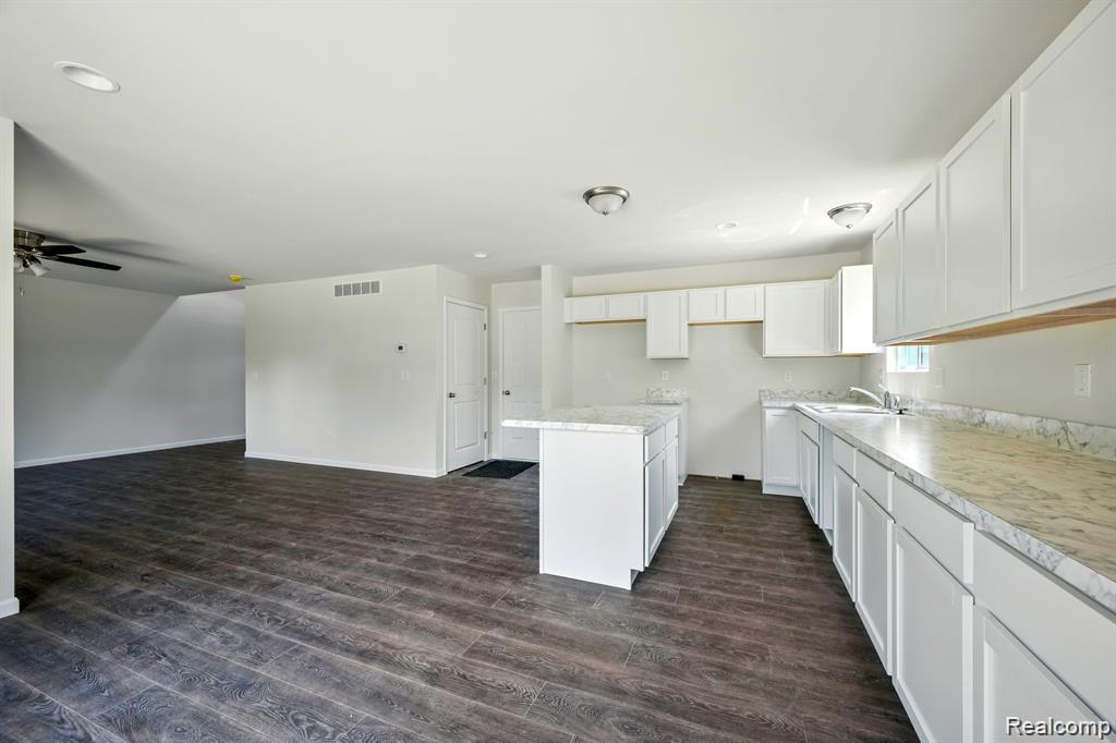 5750 Copper Tree Park, Waterford, MI 48327 — Photo 9