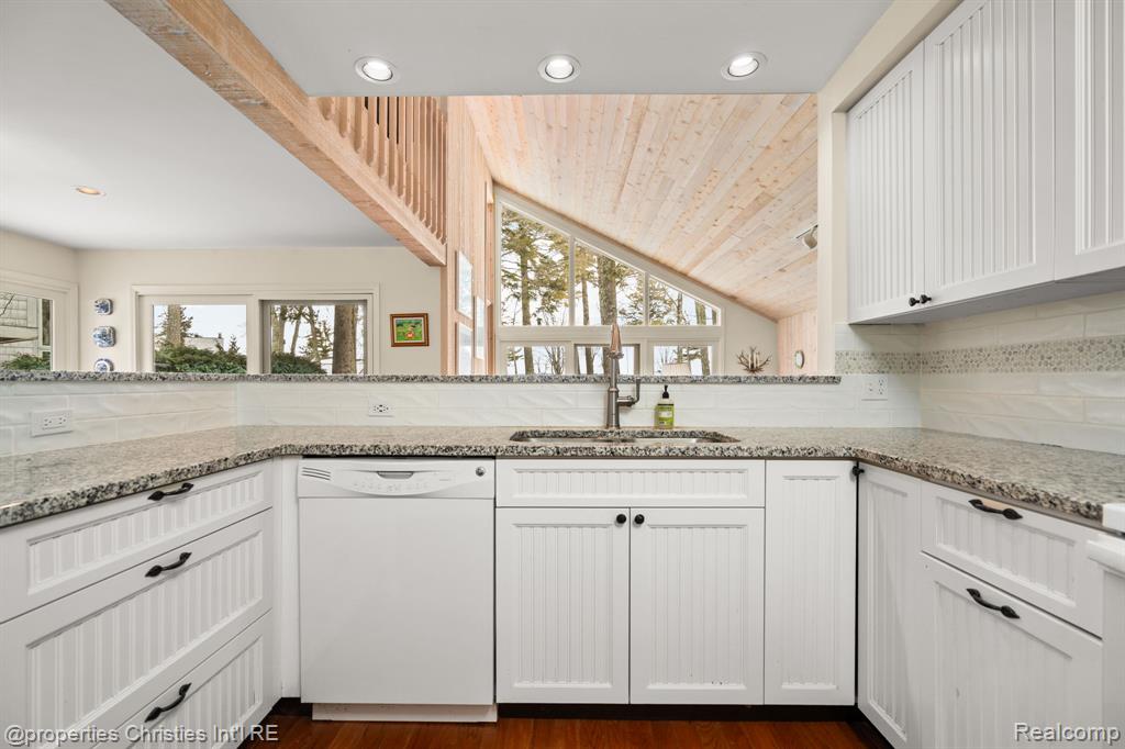 1057 Beach Road, Harbor Springs, MI 49740 — Photo 20