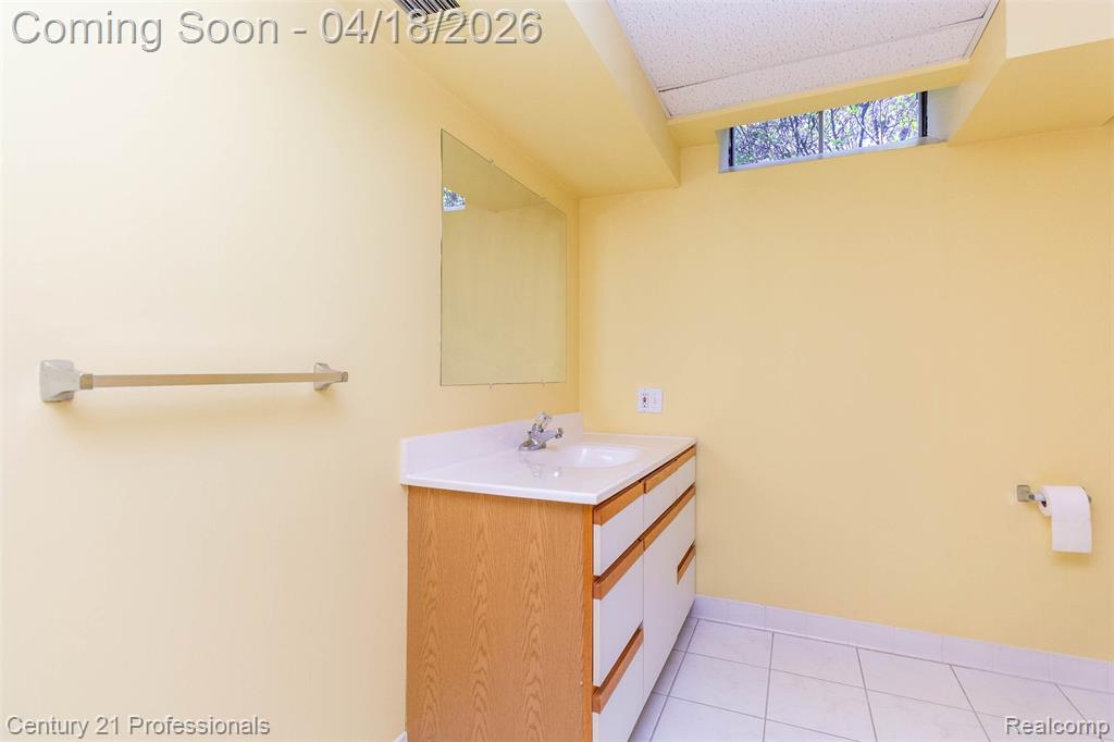 1256 Autumn Drive, Troy, MI 48098 — Photo 39