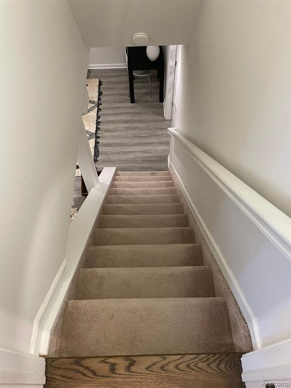 6832 MONTFORT Drive, Canton, MI 48187 — Photo 32