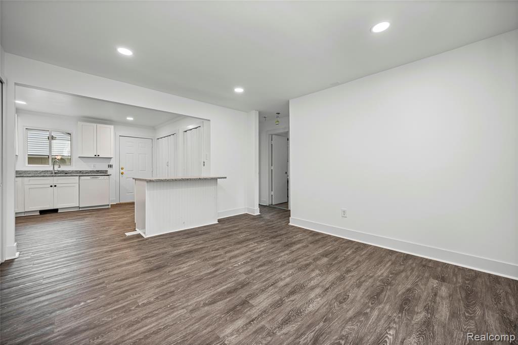 975 E Barrett Avenue, Madison Heights, MI 48071 — Photo 3