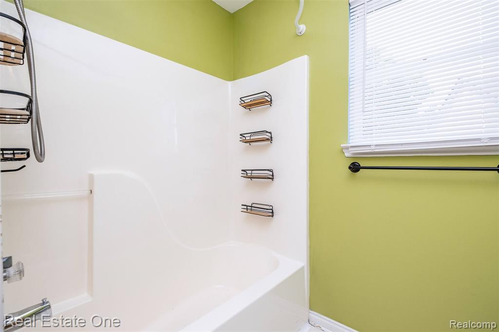 434 Converse Court, Lake Orion, MI 48362 — Photo 41
