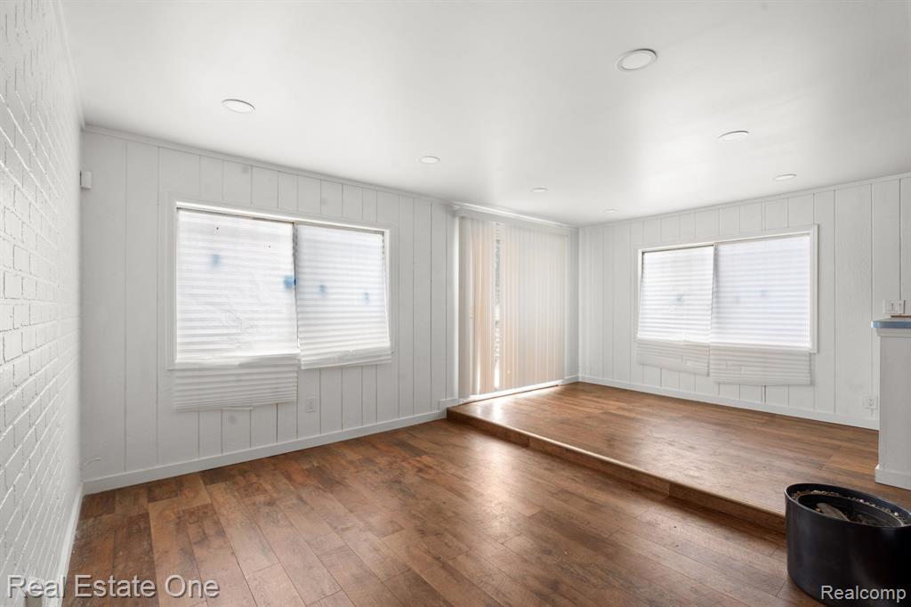 5370 SEEBALDT Street, Detroit, MI 48204 — Photo 9