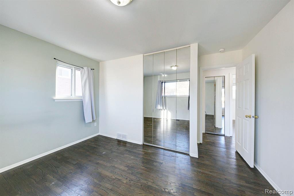 718 Easley Drive, Westland, MI 48186 — Photo 17
