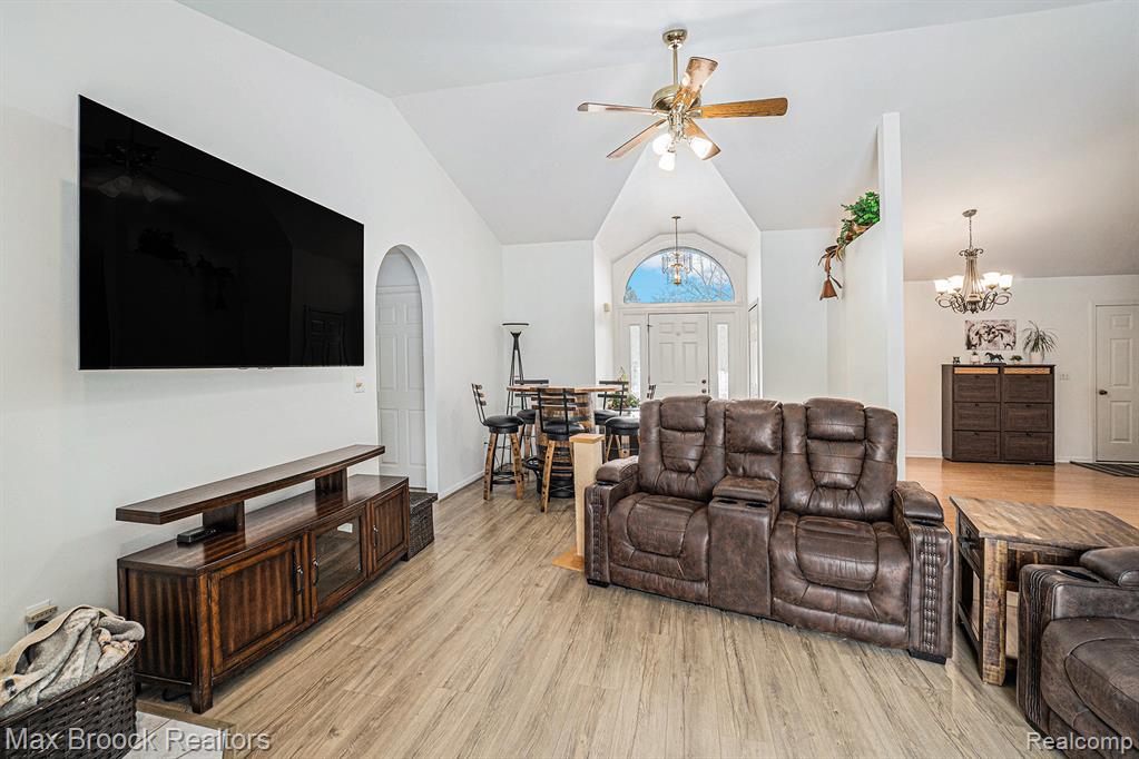 11412 Delmar Drive, Fenton, MI 48430 — Photo 9