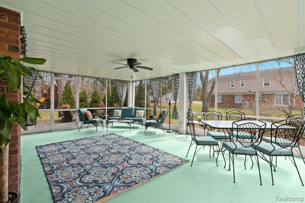 856 THORNTREE, Bloomfield Hills, MI 48304 — Photo 40