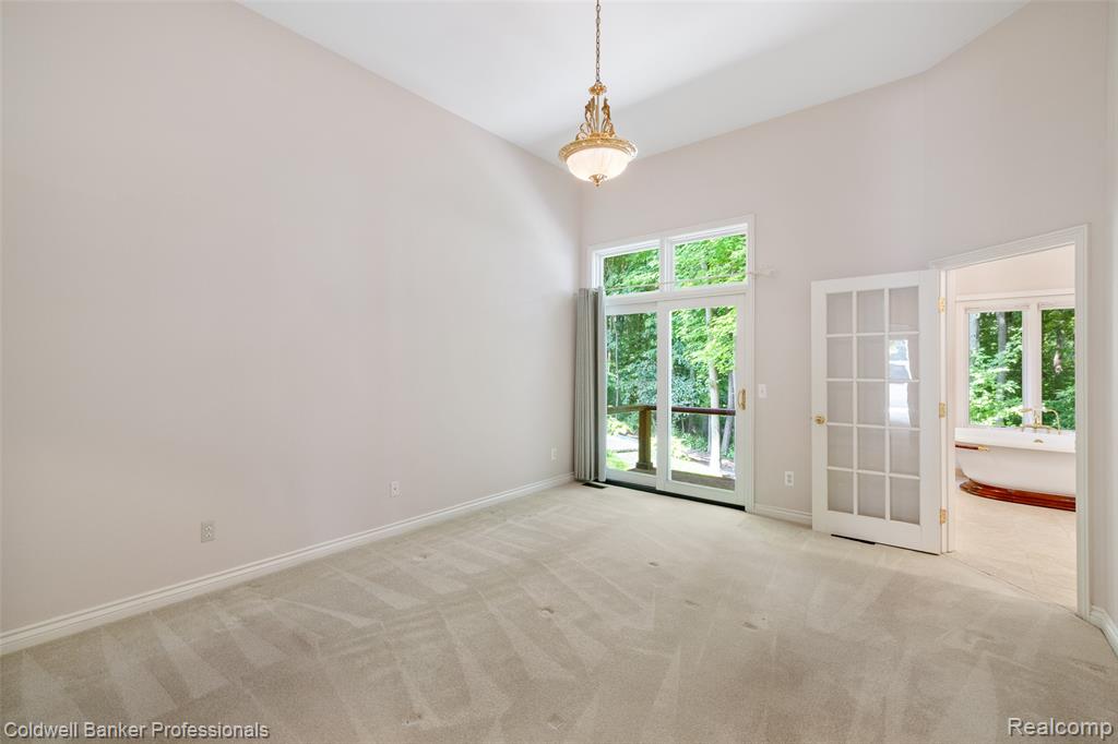 8661 DEERWOOD Road, Clarkston, MI 48348 — Photo 36