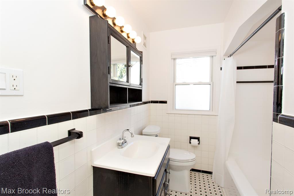 718 Meadowdale Street, Ferndale, MI 48220 — Photo 20