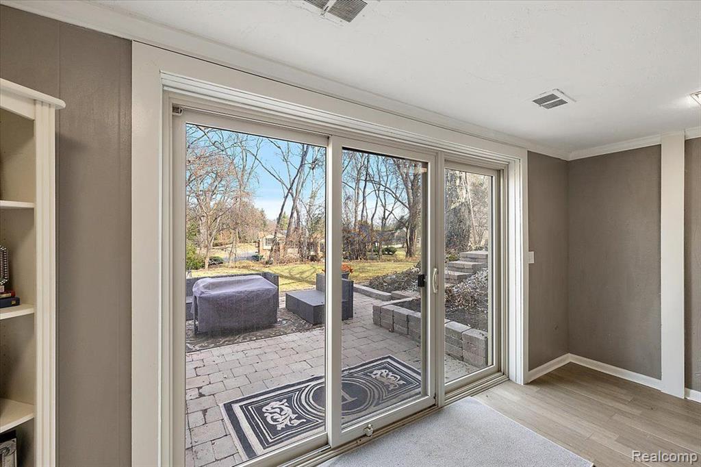 628 BENNINGTON Drive, Bloomfield Hills, MI 48304 — Photo 68