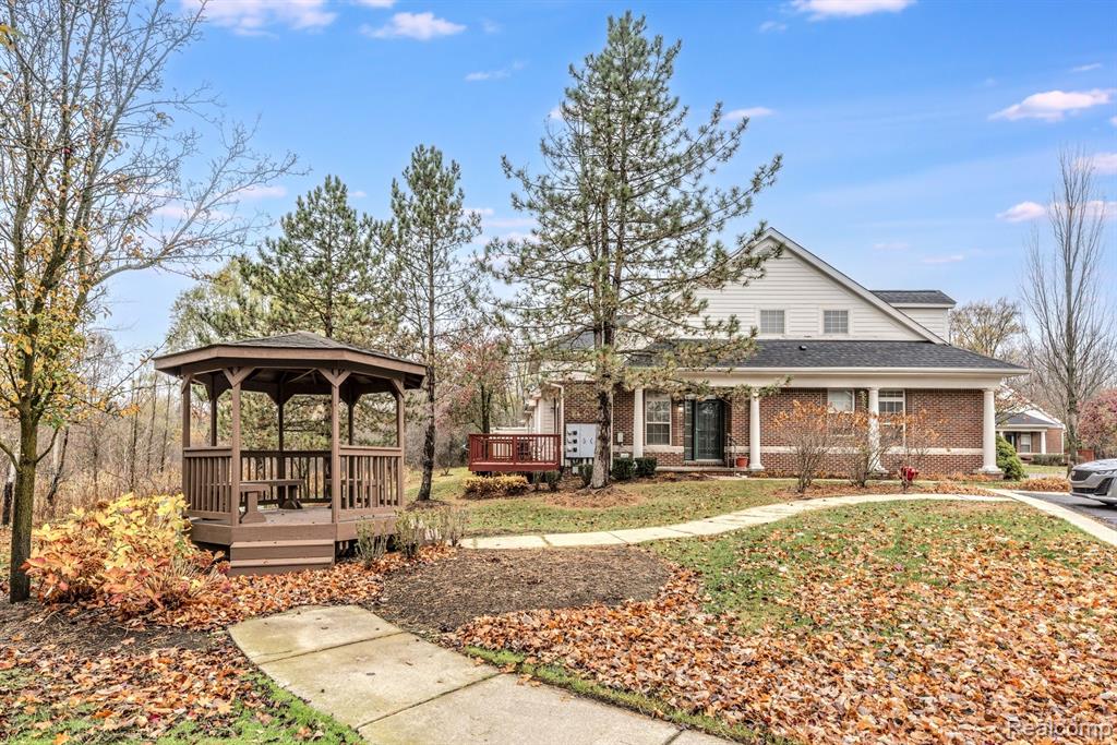 7246 Gateway Drive, West Bloomfield, MI — Photo 3