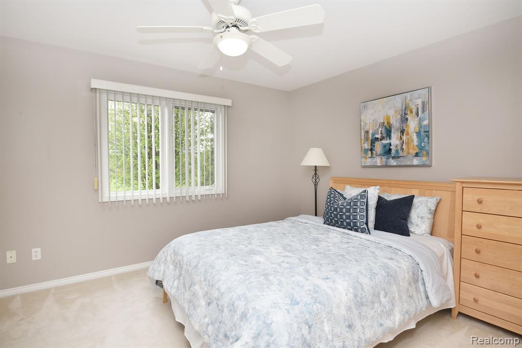 4297 SPRINGBROOK Drive, Sterling Heights, MI 48314 — Photo 32