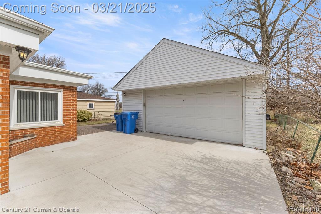 7484 N CHARLESWORTH Street, Dearborn Heights, MI 48127 — Photo 33