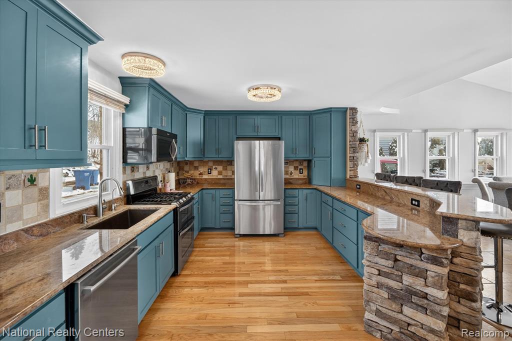 560 Black Oaks Trail, Howell, MI 48843 — Photo 9