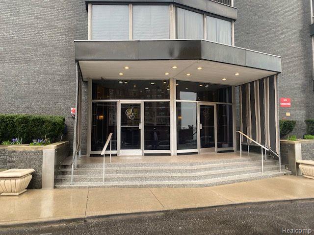8200 E JEFFERSON Avenue, 45/503, Detroit, MI 48214 — Photo 2