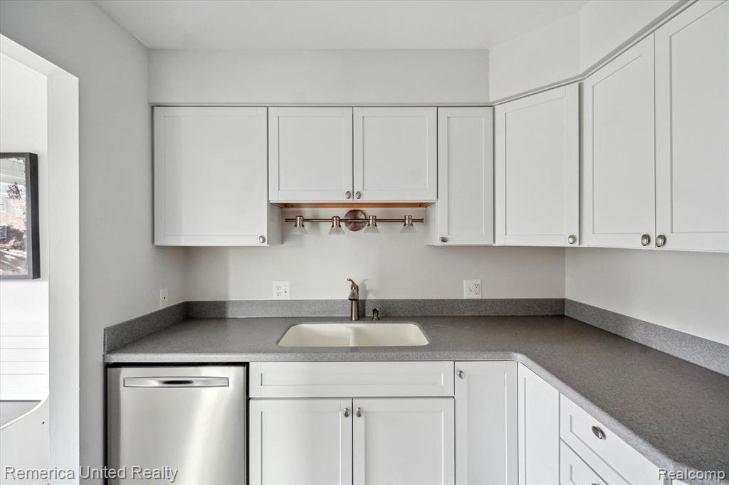 507 W HIGHLAND Road, D-9, Howell, MI 48843 — Photo 15