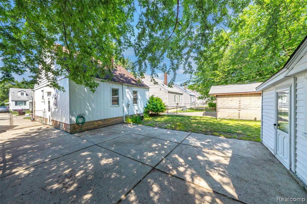 8272 Coolidge, Center Line, MI 48015 — Photo 31