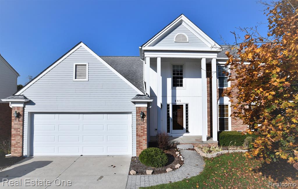 685 ESSEX Drive, Rochester Hills, MI 48307 — front exterior