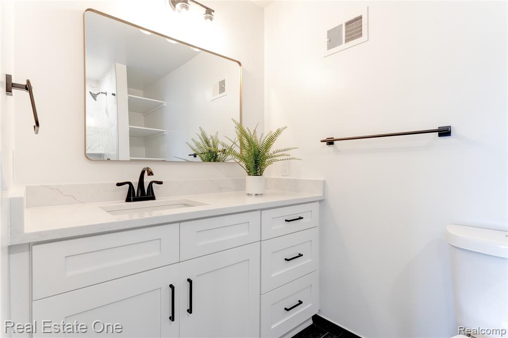 801 W Long Lake Road, 4, Bloomfield Hills, MI 48302 — Photo 9