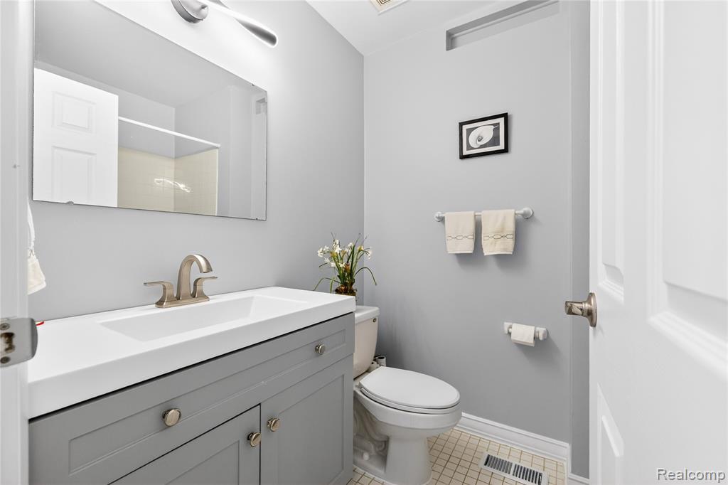 8733 Woodside Drive, Grosse Ile, MI 48138 — Photo 27