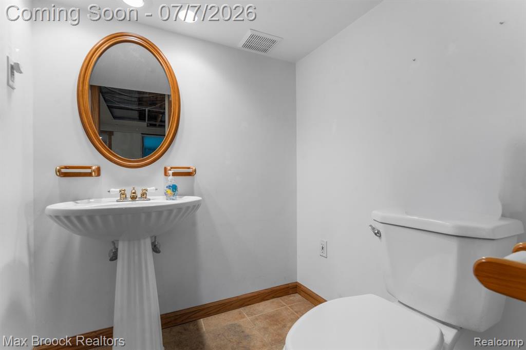45361 Indian Creek Drive, Canton, MI 48187 — Photo 34